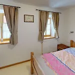 Apartmaji Pri Marodnu アパート