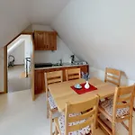Apartmaji Pri Marodnu アパート