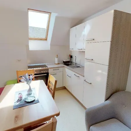 Apartman Apartmaji Pri Marodnu *