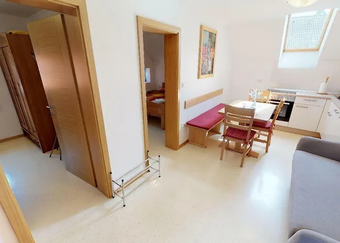 Apartmaji Pri Marodnu *